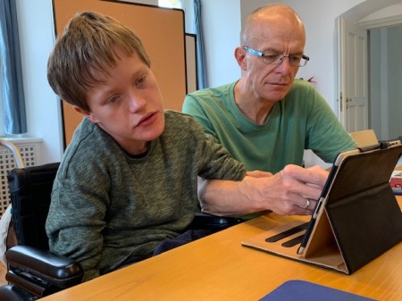 Raphael Müller mit seinem Betreuer Wolfgang Fässler.