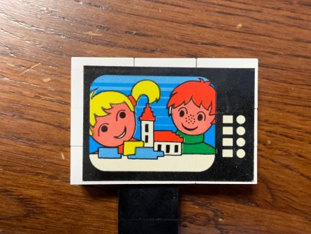 Kinder und Kirche liefen im Fernsehen.