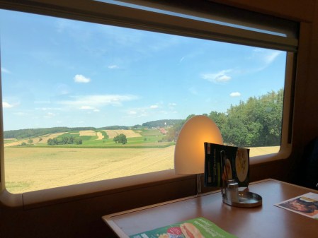 Ich genieße die Reisen mit der Deutschen Bahn, leider ab Dezember ohne Vollkornschnitte.
