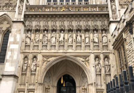 Hier die Märtyrer des 20. Jahrhunderts, - aus Bild klicken, damit es größer wird.