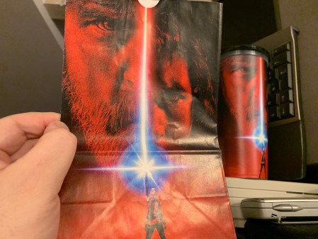 Popcorn Tüte zu Star Wars - der letze Jedi. Das Popcorn war das Beste an dem Film.