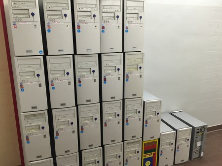 Ausgemistete Hardware an einer Schule