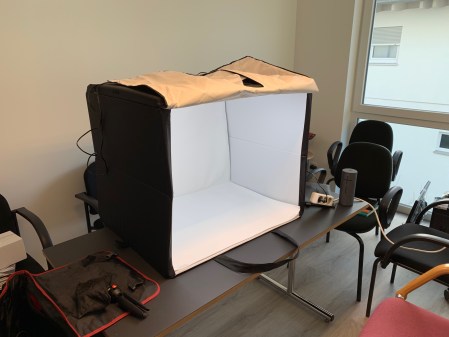 Das Fotostudio ist schnell aufgebaut.