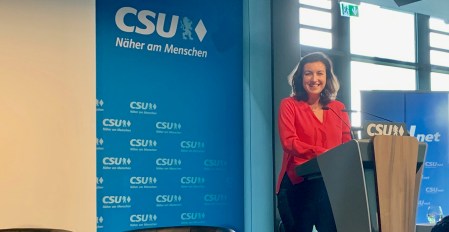 Bär: „Horst, du bist jetzt eSport-Minister“