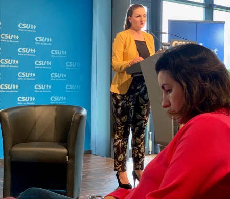 Die beiden Digitalministerinnen Judith Gerlach (Bayern) und Doro Bär (Bund) stehen zum Thema Games.