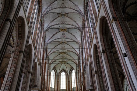 Die Marienkirche in Lübeck hat das höchste Backsteingewölbe der Welt.