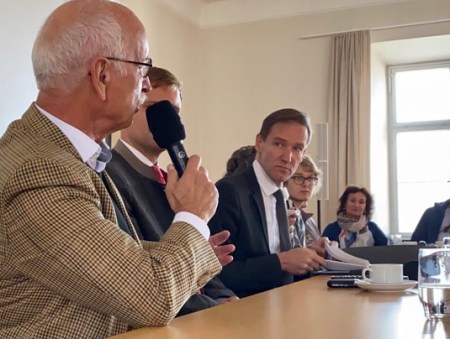 Keine Bedrohung verspürt Regierungspräsident Rainer Haselbeck.