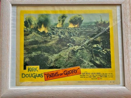 Original Aushangfoto von 1957 von Wege zum Ruhm. Es hängt in meinem Arbeitszimmer. 