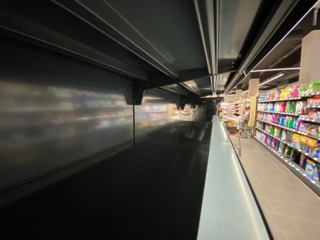 Toilettenpapier ist schon wieder Mangelware. Aber Nachschub kommt.