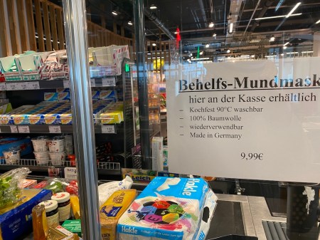 Masken auch beim Edeka Leich.