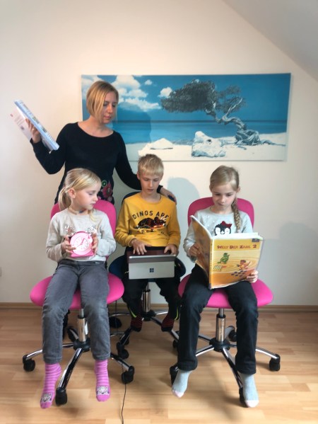 Larissa Tetsch mit ihren Kindern Von links nach rechts: Flora (6), Timo (9) und Elsa (8). 