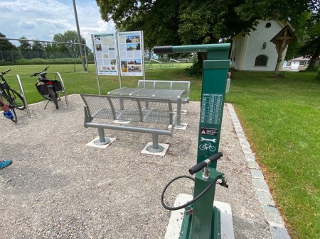 Kneißl-Rastplatz in Überacker.