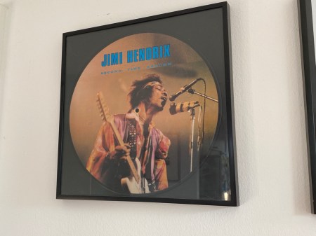 Noch heute hängt meine erste Hendrix an der Wand.